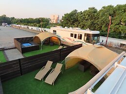 HULL Osaka Hokko Marina