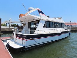 HULL Osaka Hokko Marina