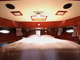 HULL Osaka Hokko Marina