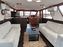 HULL Osaka Hokko Marina