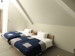 HULL Osaka Hokko Marina