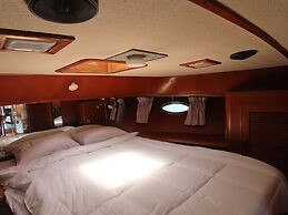 HULL Osaka Hokko Marina