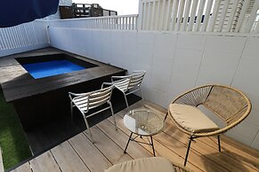 HULL Osaka Hokko Marina