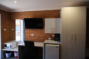 Sapphire Palms Motel