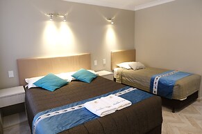 Sapphire Palms Motel