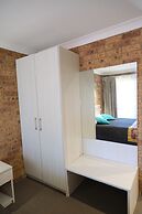 Sapphire Palms Motel