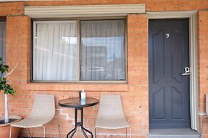 Sapphire Palms Motel