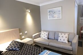 Sapphire Palms Motel