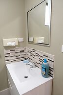 Sapphire Palms Motel