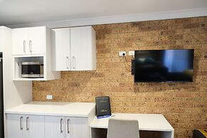 Sapphire Palms Motel