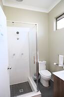 Sapphire Palms Motel