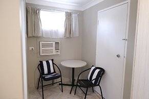 Sapphire Palms Motel