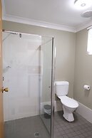 Sapphire Palms Motel