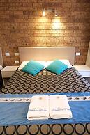 Sapphire Palms Motel