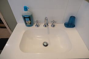 Sapphire Palms Motel