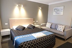 Sapphire Palms Motel