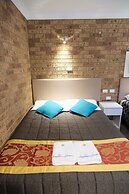 Sapphire Palms Motel