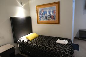 Sapphire Palms Motel