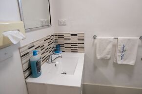 Sapphire Palms Motel