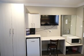 Sapphire Palms Motel