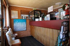 Sapphire Palms Motel