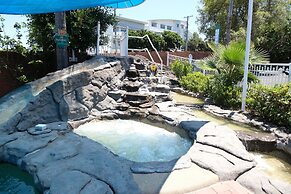 Sapphire Palms Motel