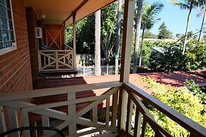 Sapphire Palms Motel