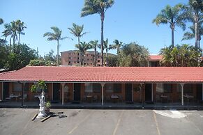 Sapphire Palms Motel