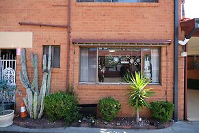 Sapphire Palms Motel