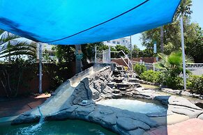 Sapphire Palms Motel