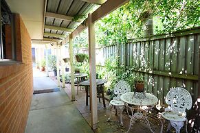 Sapphire Palms Motel