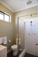 Sapphire Palms Motel