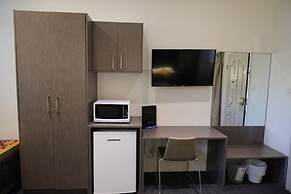 Sapphire Palms Motel