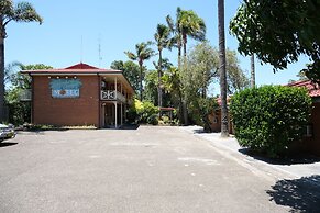 Sapphire Palms Motel