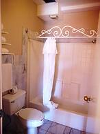 Los Jitos Hotel & Suites