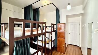 Les Fleurs Bangkok Hostel