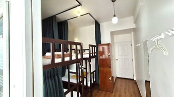 Les Fleurs Bangkok Hostel