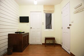 Les Fleurs Bangkok Hostel