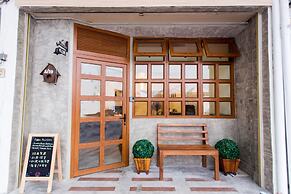 Les Fleurs Bangkok Hostel