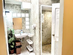 Les Fleurs Bangkok Hostel