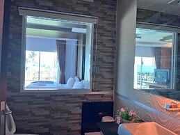 Phi Phi Cliff Beach Resort