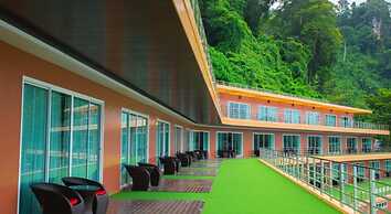 Phi Phi Cliff Beach Resort