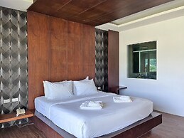 Phi Phi Cliff Beach Resort