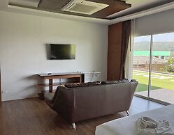 Phi Phi Cliff Beach Resort