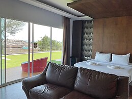 Phi Phi Cliff Beach Resort