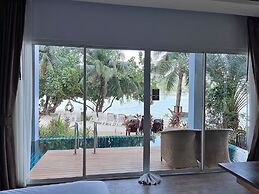 Phi Phi Cliff Beach Resort