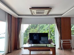 Phi Phi Cliff Beach Resort