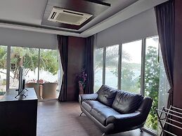 Phi Phi Cliff Beach Resort