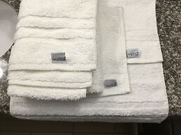 Days Inn & Suites by Wyndham Katy