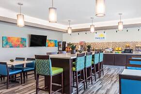 Days Inn & Suites by Wyndham Katy